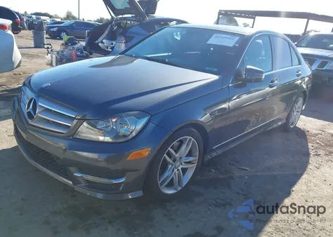 2013 Mercedes-Benz C 300 Sport 4Matic из США, поврежденный, VIN WDDGF8AB1DG104639